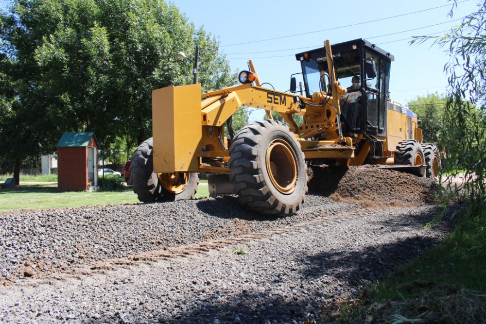 Continúan las obras de estabilizado y cordón cuneta en los barrios Independencia y El Progreso