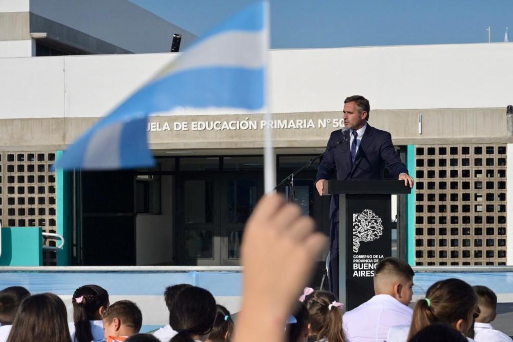 En el inicio de clases Achával inauguró el Polo Educativo de Villa Luján junto a Axel Kicillof