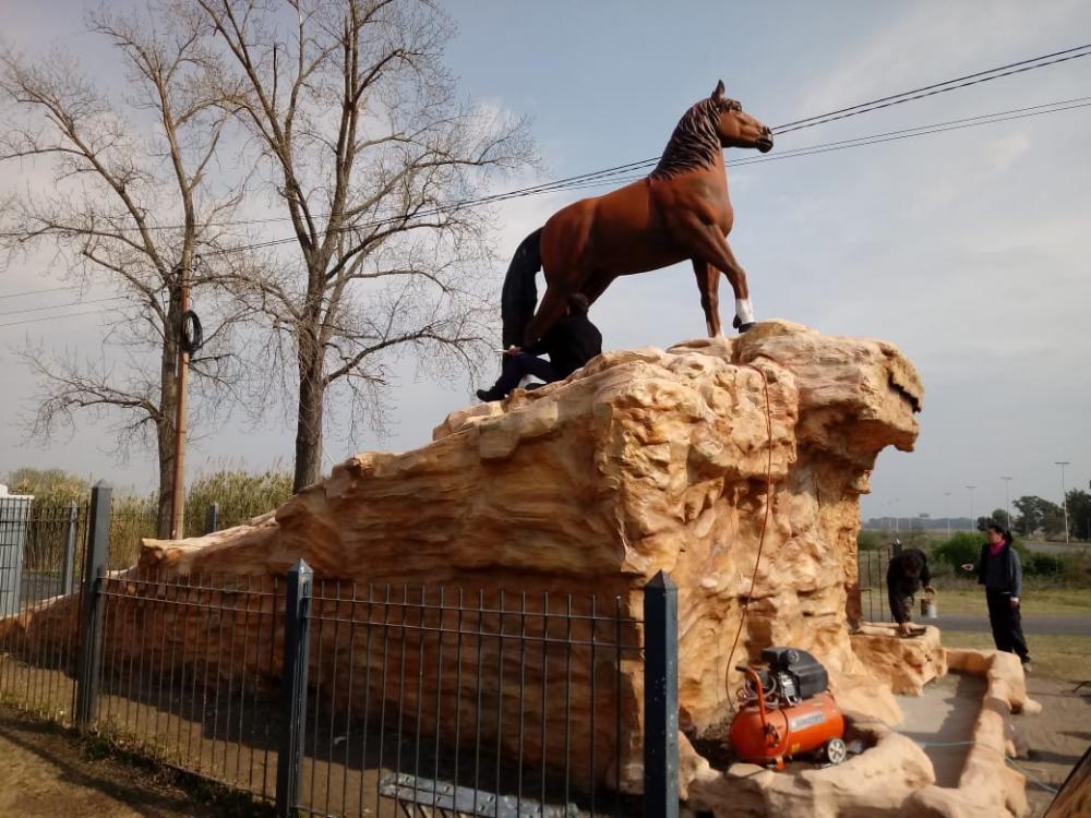 El Monumento al Caballo está casi terminado y capacitarán a empleados municipales para mantenerlo