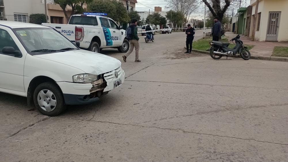 Dos menores se accidentaron en moto tras chocar con un auto