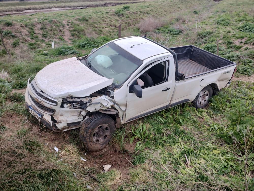 Volcó una camioneta en puente Las Marías