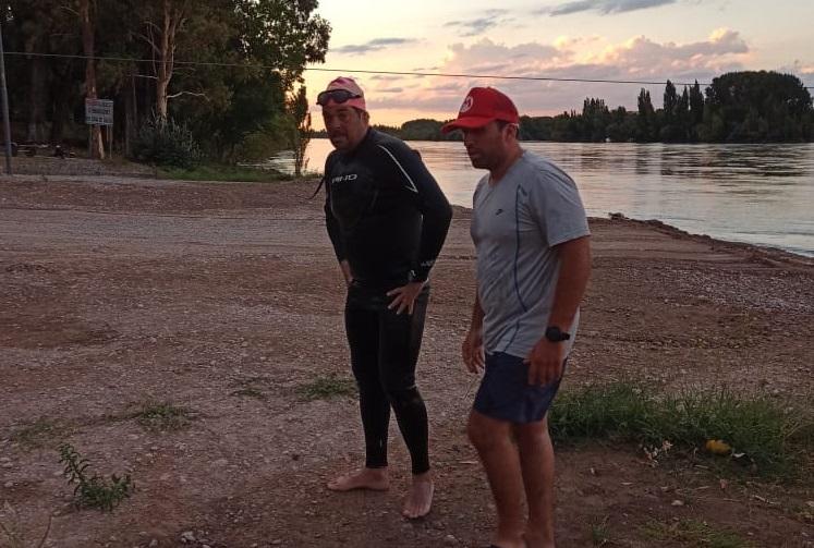 Un bragadense nadó 110 kilómetros en el Río Negro y estuvo 13 horas en el agua