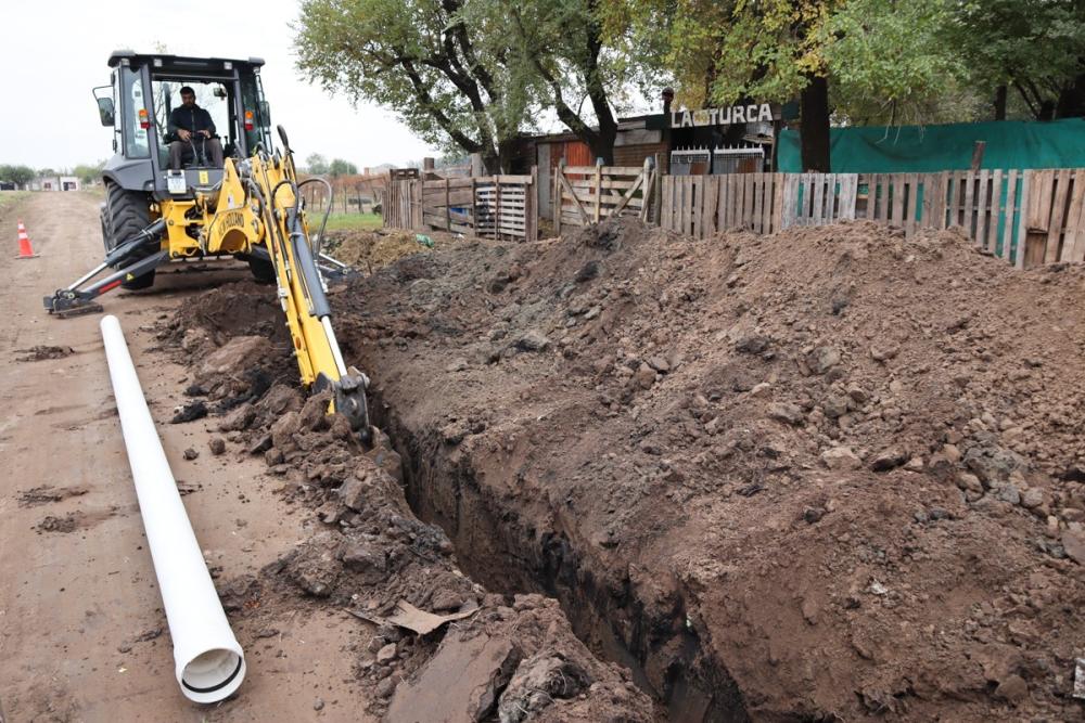 Comenzó la obra para mejorar el servicio de cloacas en el Barrio Fátima