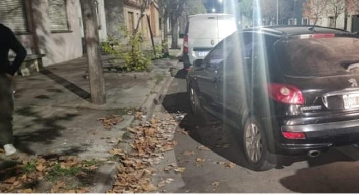 Manejaba su auto alcoholizado, se quedó dormido y fue multado