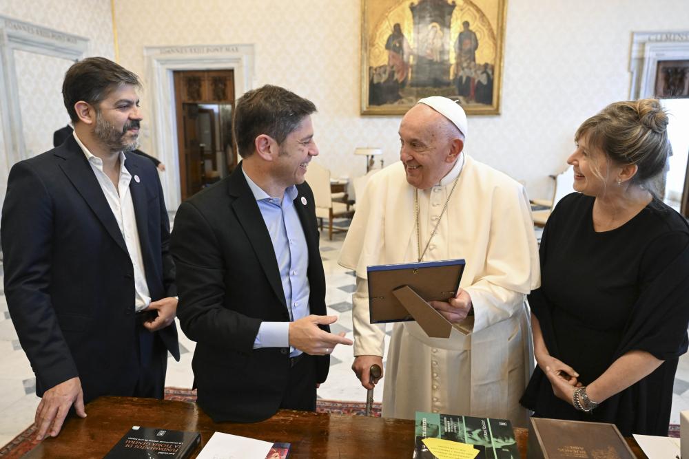 Kicillof fue recibido por el Papa Francisco