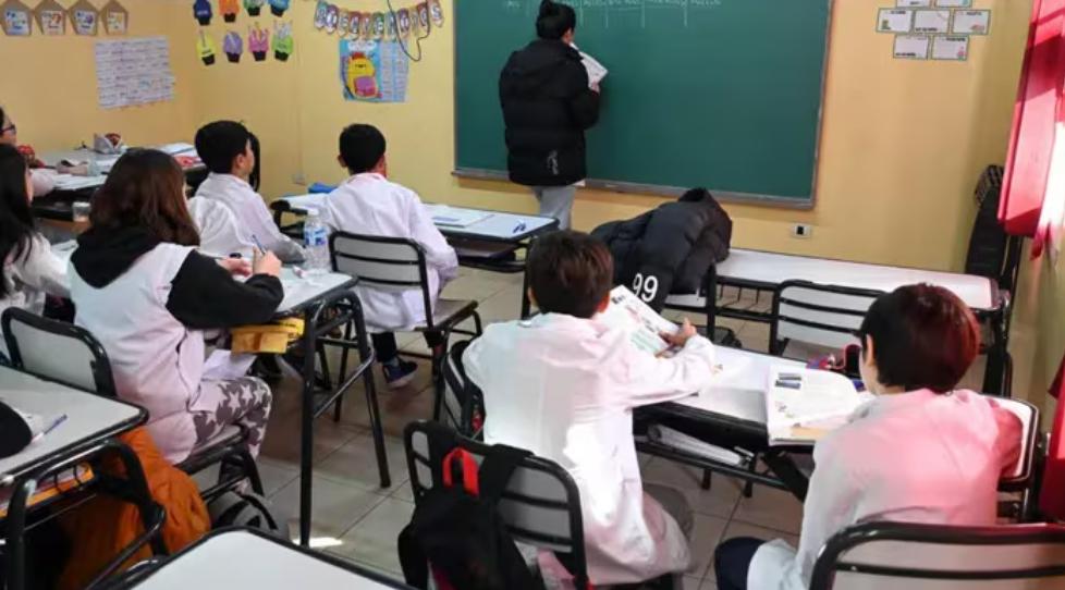 El jueves es el Día del Trabajador del Estado: ¿Hay clases en la Provincia?