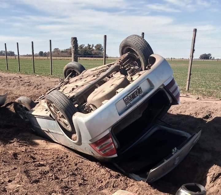 Volcó un automóvil en un camino rural cerca de Comodoro Py