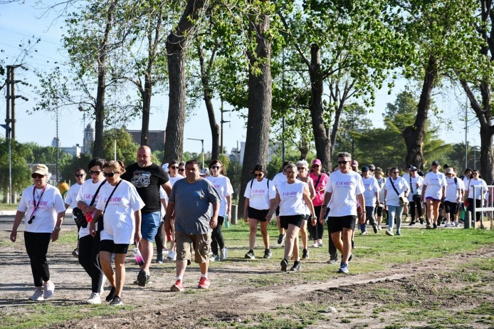 Octubre Rosa: con una importante convocatoria, se realizó la Caminata por la Vida