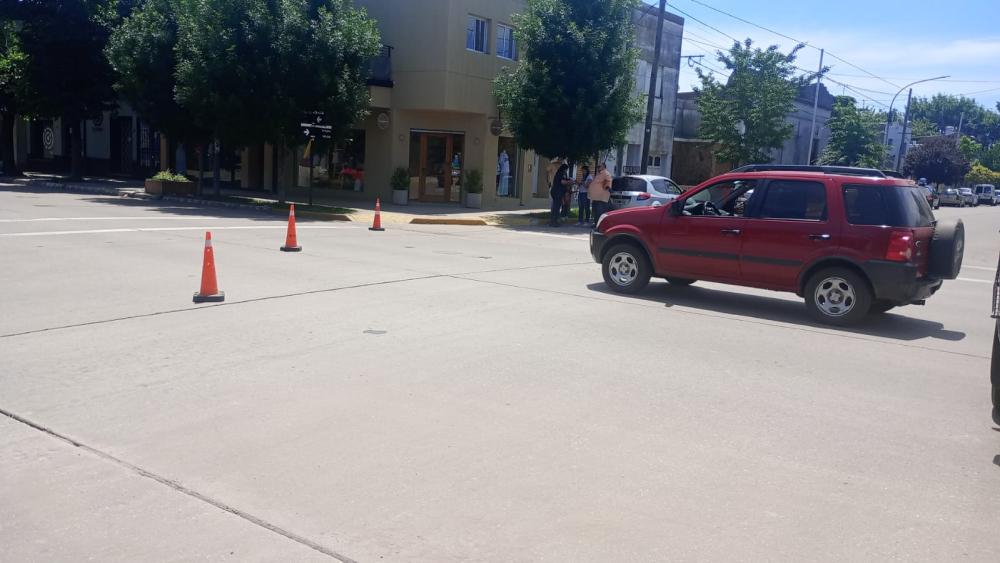 Chocaron dos vehículos en el centro