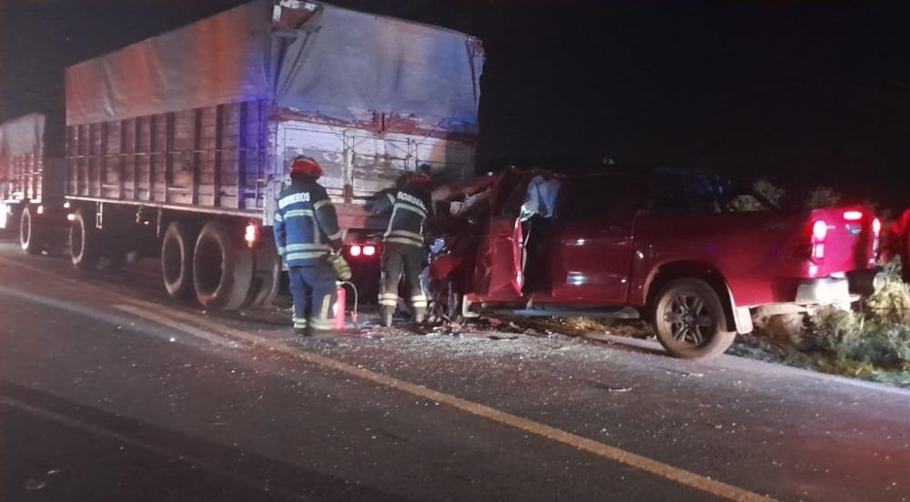 Un conductor alcoholizado chocó con un camión detenido sobre la ruta 5