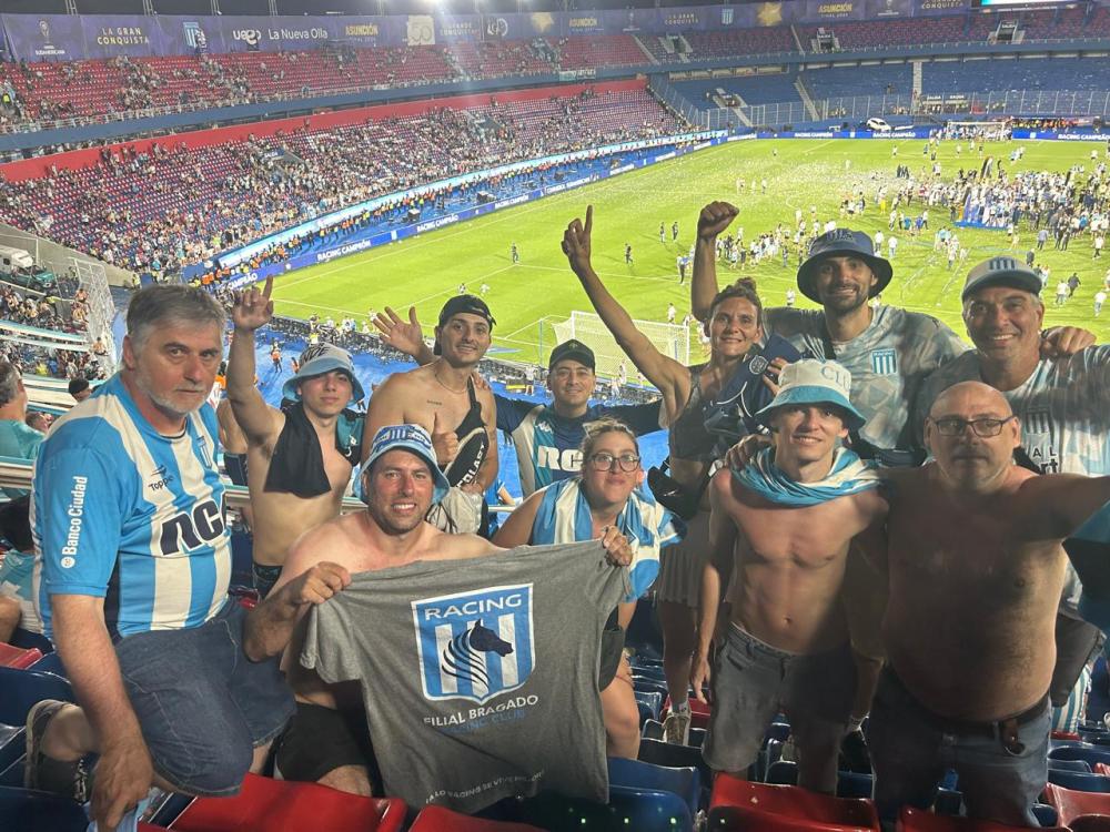 Racing Campeón: la odisea de los hinchas bragadenses para llegar a Paraguay por una pasión