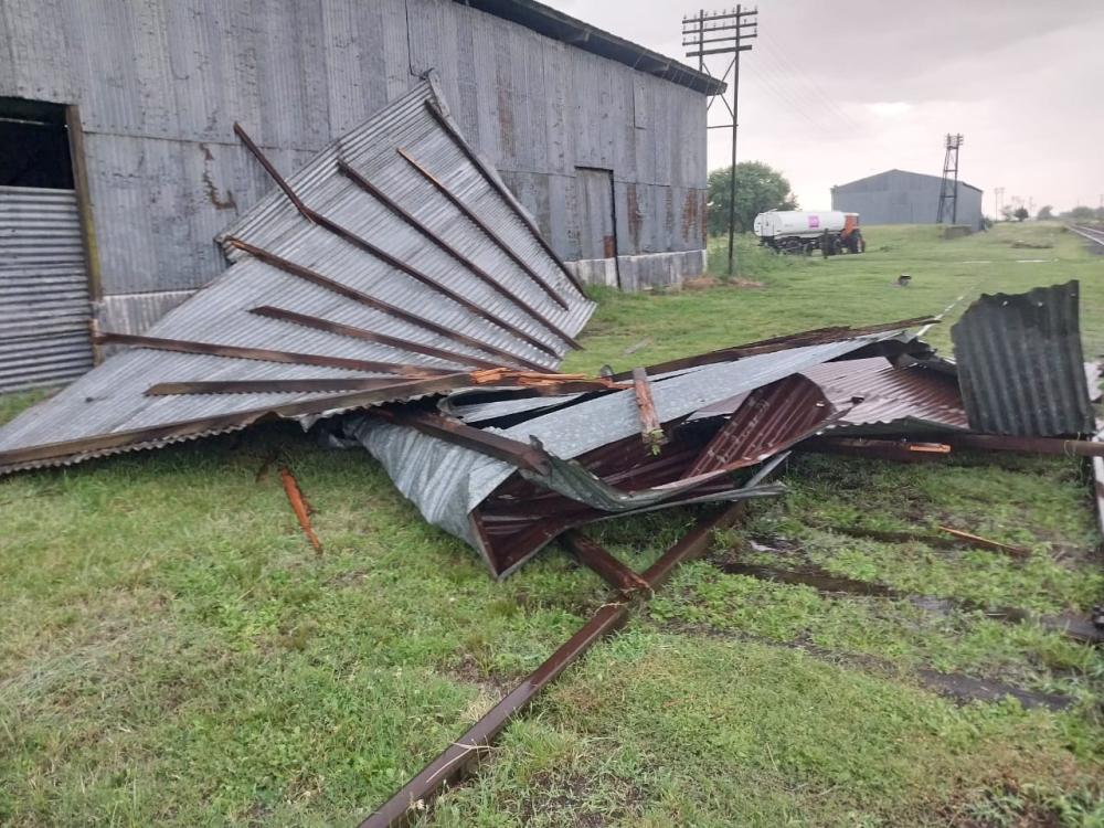 Fuerte temporal en Bragado: Hubo voladuras de techos y se desprendió una carpa en la Pista de Ciclismo