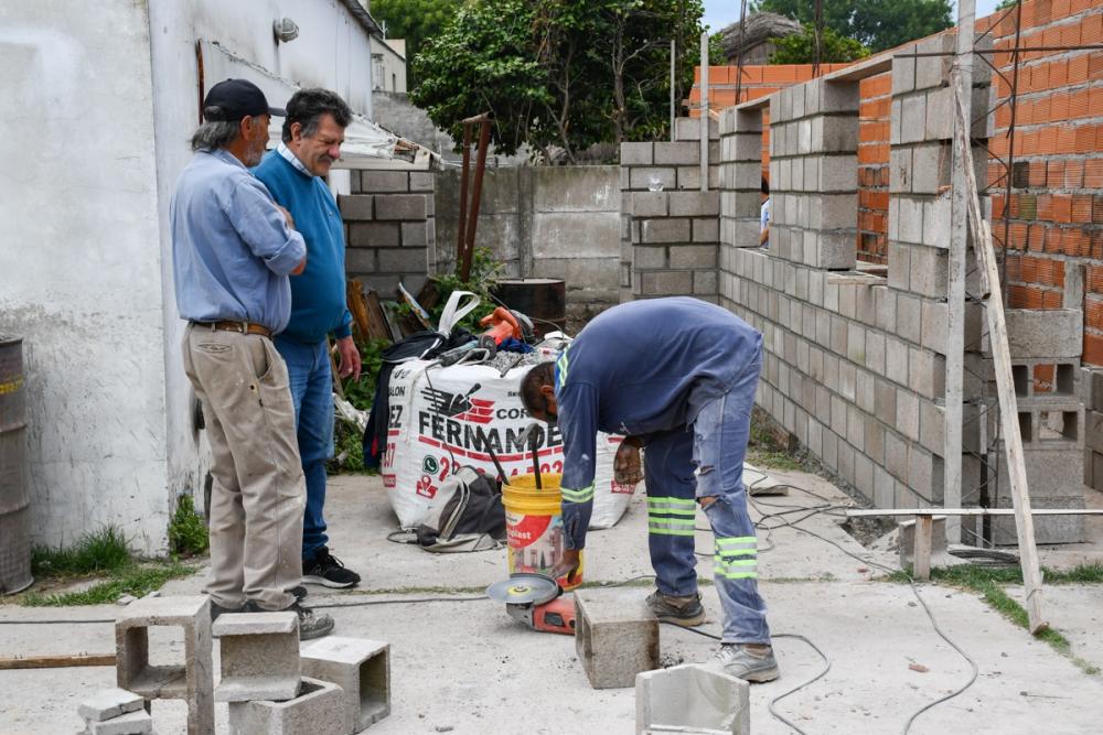 Avanza la construcción de tres nuevos consultorios en el CAPS La Curva