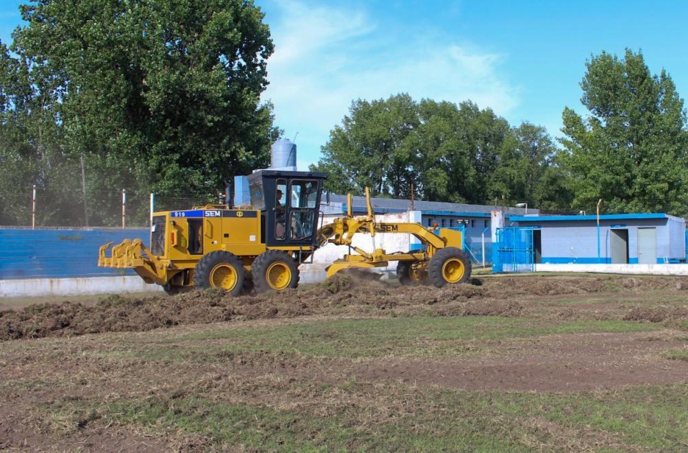 Comenzaron los trabajos para recuperar la cancha del Estadio Municipal