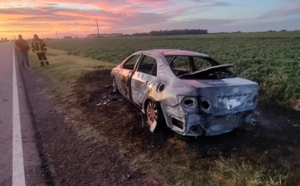 Un bragadense sufrió el incendio total de su vehículo cuando transitaba por Chivilcoy