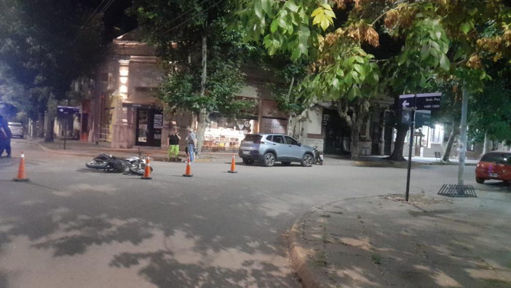 Choque ente moto y camioneta en General Paz y Barrera