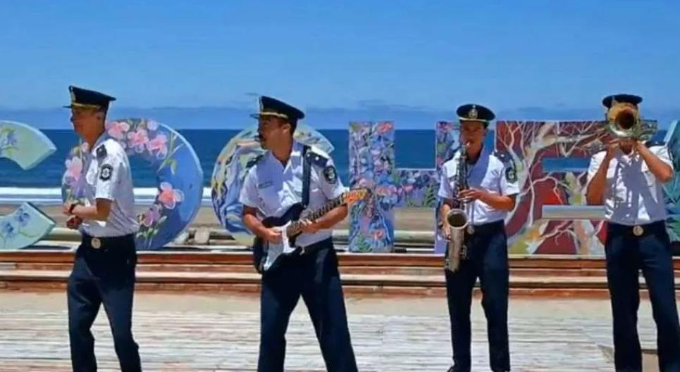 El insólito gasto de Kicillof en instrumentos musicales para la Policía