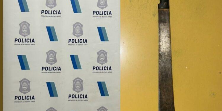 Reyerta en un barrio: secuestran un machete y hubo un aprehendido