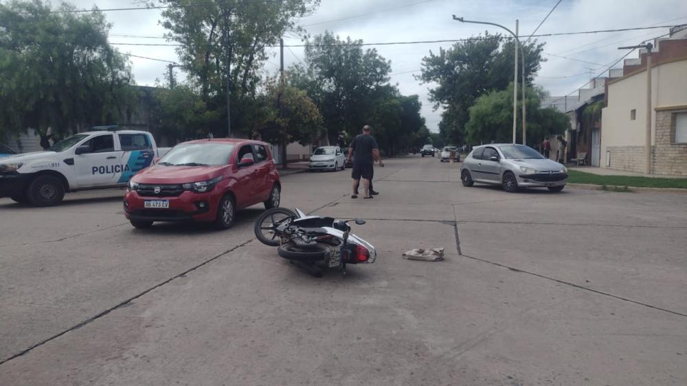 Chocaron una moto y un auto pero no hubo lesionados