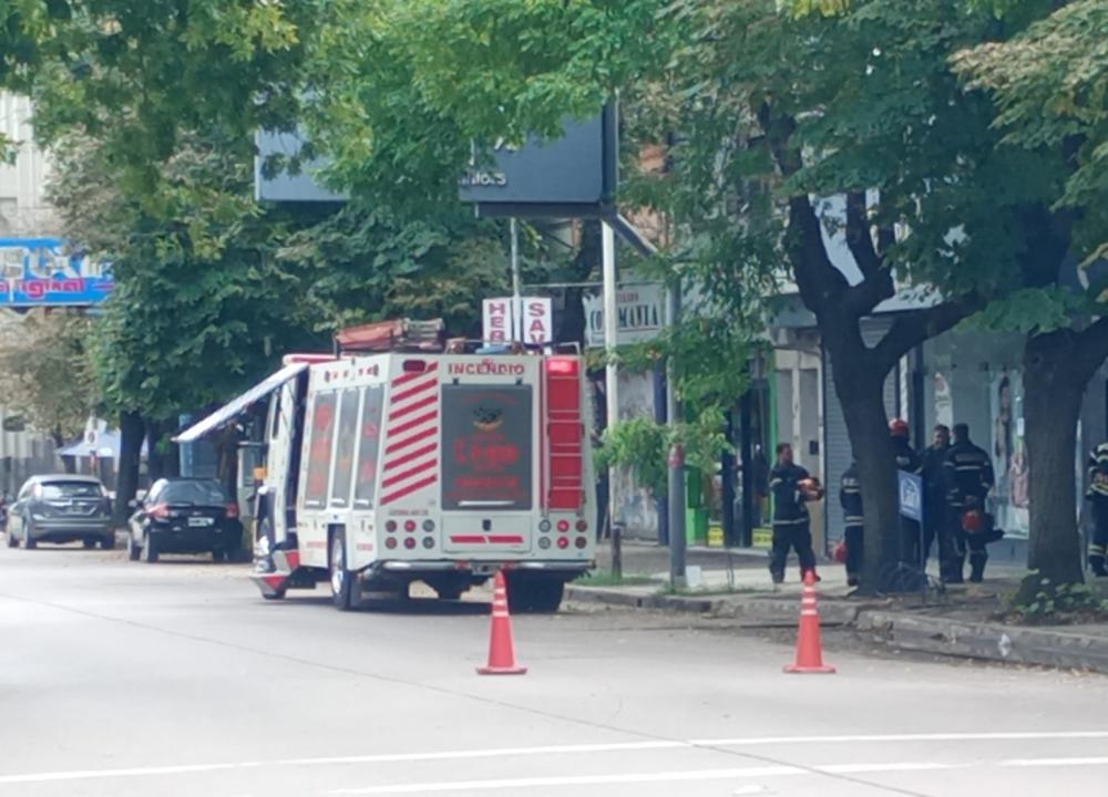 Confusión y principio de incendio en el centro