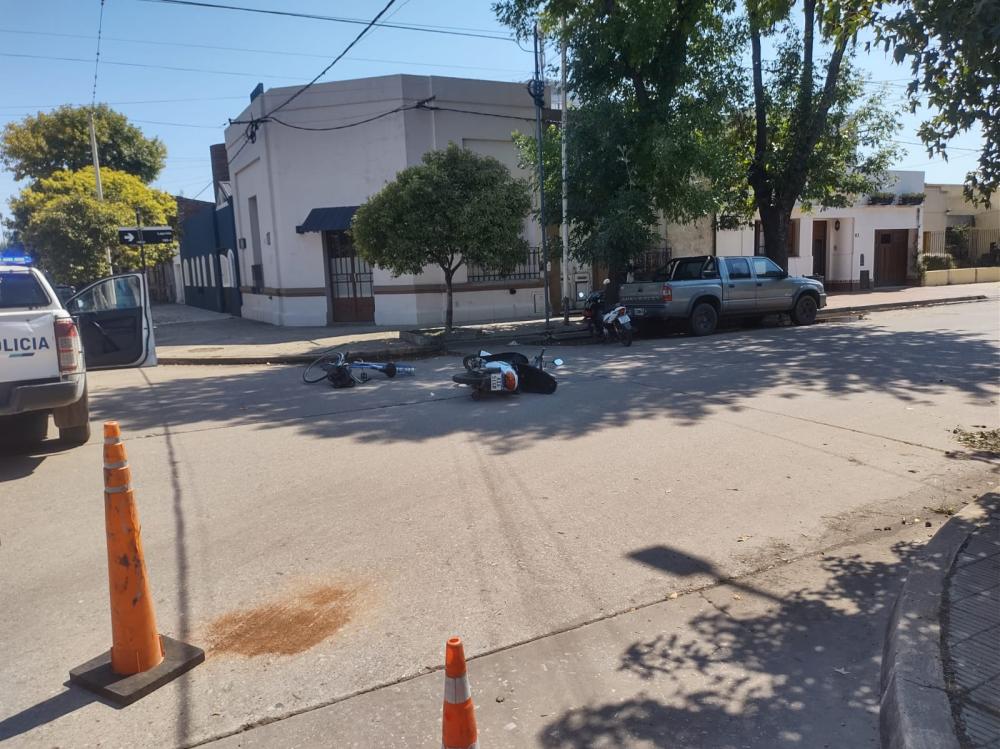 Otro accidente: ahora una moto embistió a una ciclista