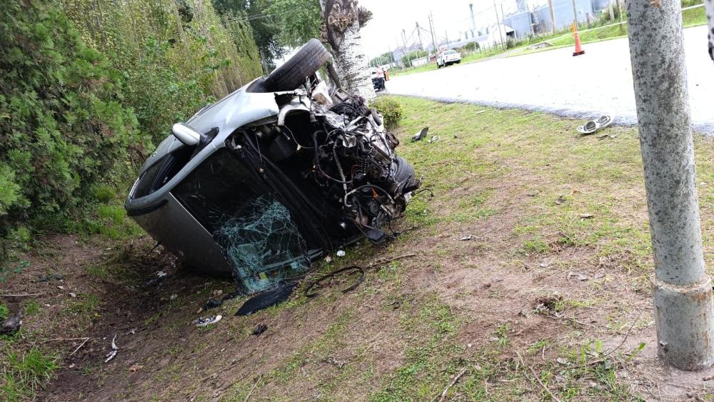 Alberti: robó un auto, lo chocó contra un árbol y fue detenido al intentar huir