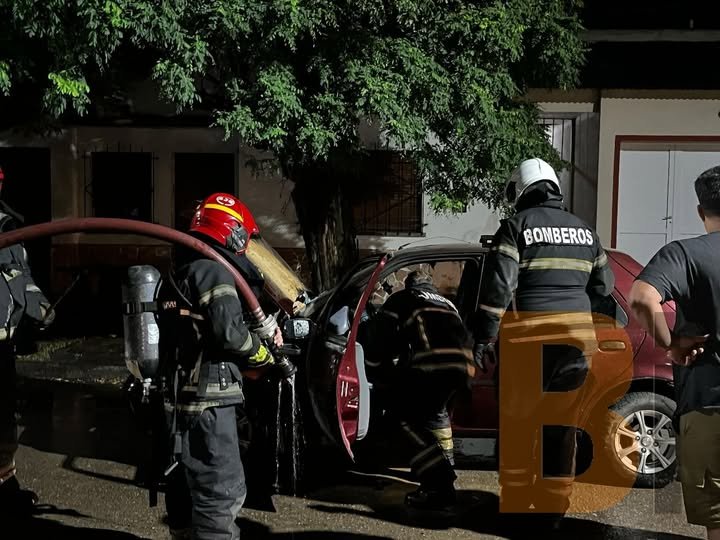 Daños totales en un auto que se incendió dos veces 