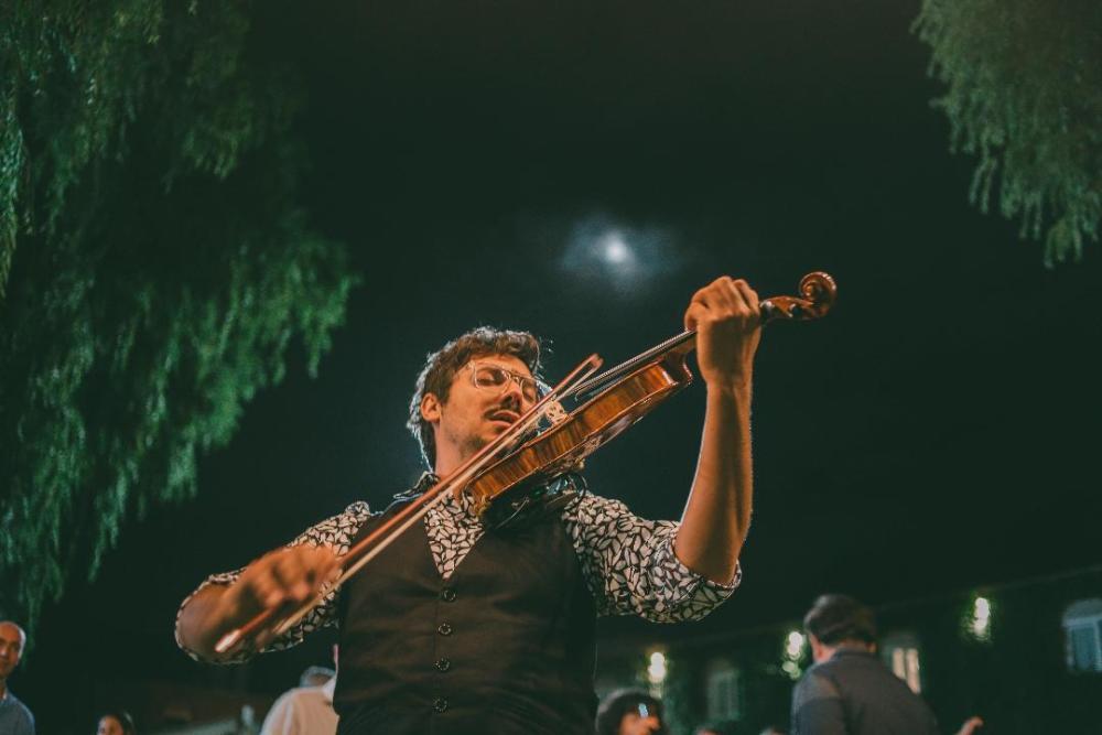 Kuki Errante, el violinista que se destaca en todos los festivales